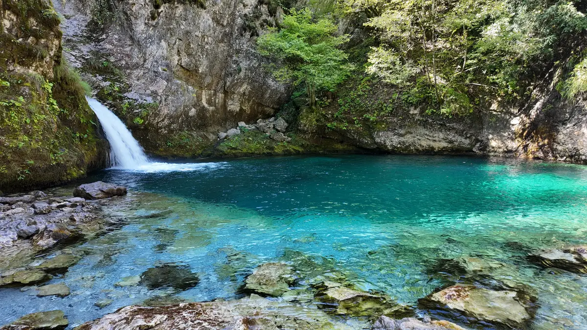 Blue Eye Albania: Worth It, but Only Before 9 AM 6 blue eye albania worth it but only before 9 am 4