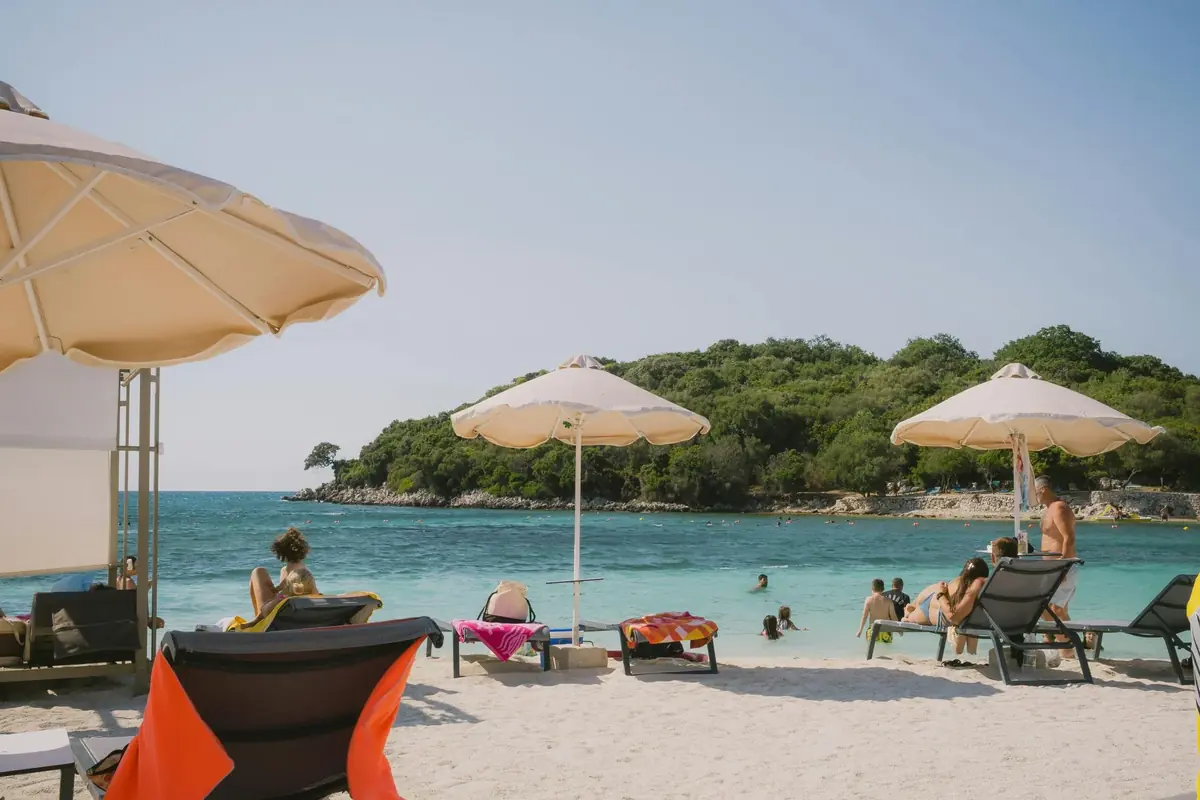 saranda vs ksamil which town should you base in 4