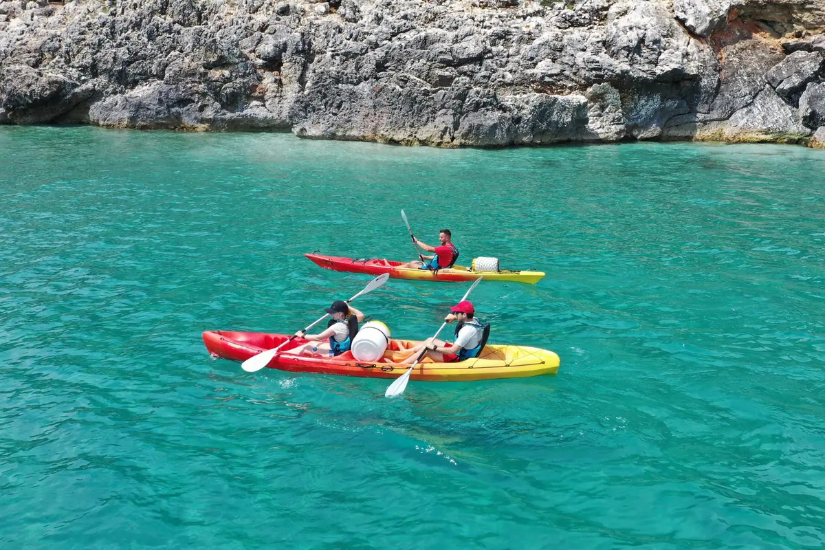 saranda vs ksamil which town should you base in 9