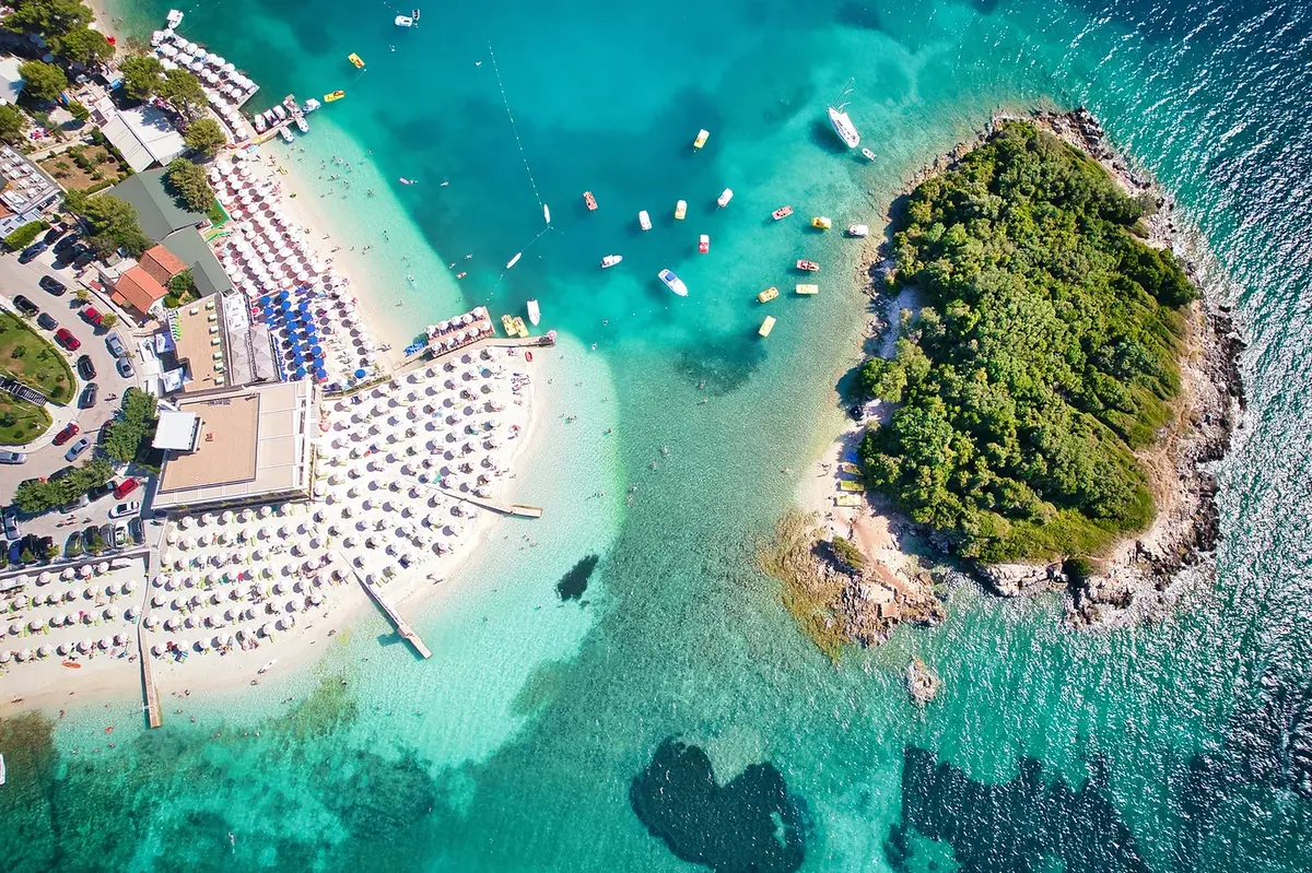 saranda vs ksamil which town should you base in